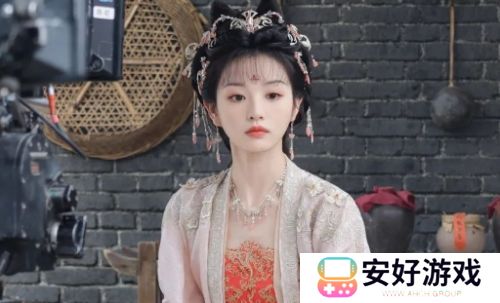 《逐玉》未播先火，张凌赫解锁发冠新造型，和田曦薇同框太般配