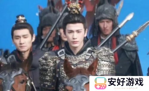 《逐玉》未播先火，张凌赫解锁发冠新造型，和田曦薇同框太般配