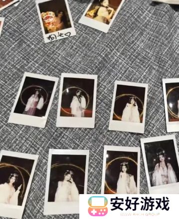 狗头萝莉饼摊即将结束，现场给大家放烟花庆贺，手拿仙女棒太美了