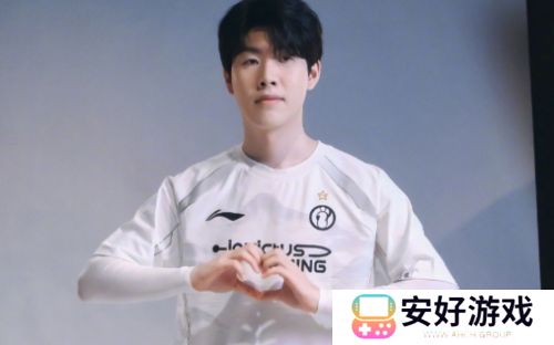 姿态提问DeepSeek谁是世界第一上单，AI结果显示：TheShy名列第一