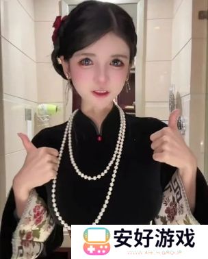 狗头萝莉宣布卖饼结束，穿黑色旗袍展示身材，网友：好有贵妇相