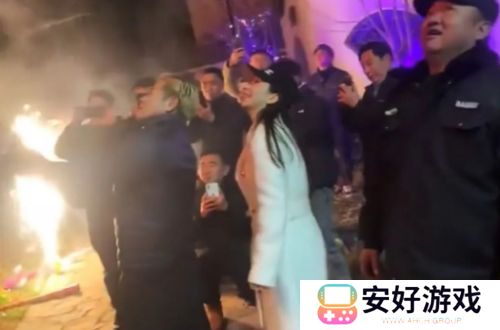 郭富城回安徽老家拜年好欢乐，放烟花又发红包，接地气形象获好评