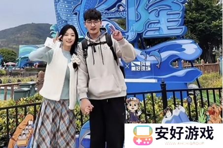 男摄影师爱上小10岁女友，女方如今成网红，男方发文称不会后悔