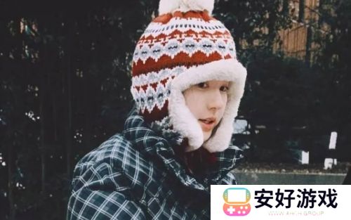 赵露思晒新年日常，戴毛线帽嘟嘴拍照太可爱，网友：她真的好起来了