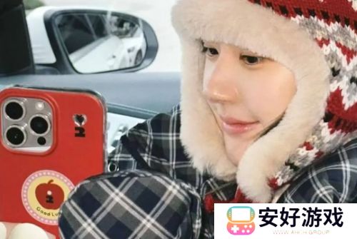 赵露思晒新年日常，戴毛线帽嘟嘴拍照太可爱，网友：她真的好起来了