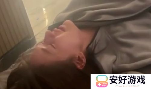 赵露思对四个字耿耿于怀,用豪宅和美食来博取同情,反遭网友吐槽