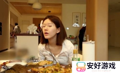 赵露思对四个字耿耿于怀,用豪宅和美食来博取同情,反遭网友吐槽