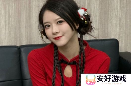 LPL女主持骆歆曝光收入，称去年工资只有16万，网友惊呼：怎么这么少