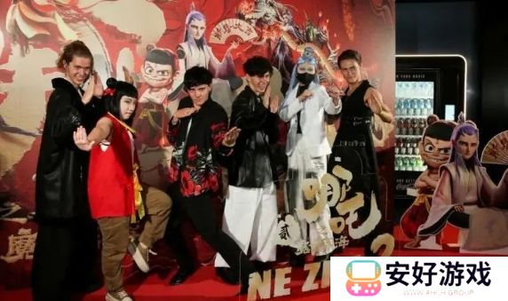 《哪吒2》破百亿海报出炉,登上时代广场大屏,正式出征海外市场