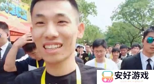 旭旭宝宝计划送粉丝车,水友见面预计送1000万礼物,包括奔驰S400