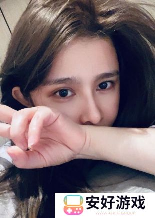 美女主播直播间展示演技,哭诉自己儿时遭遇,称穷怕了希望大家打赏