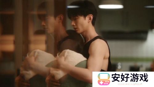 《难哄》温以凡假装梦游，再次抱住了桑延，两人这才知晓对方心意