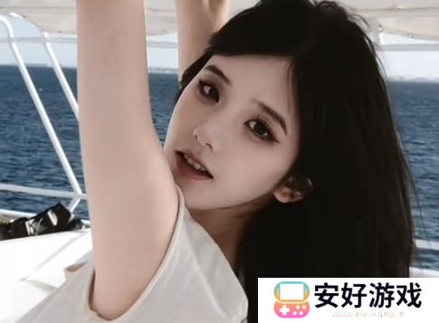井川里予回归!一改往日形象,校服装美出天际,网友:青春回来了!