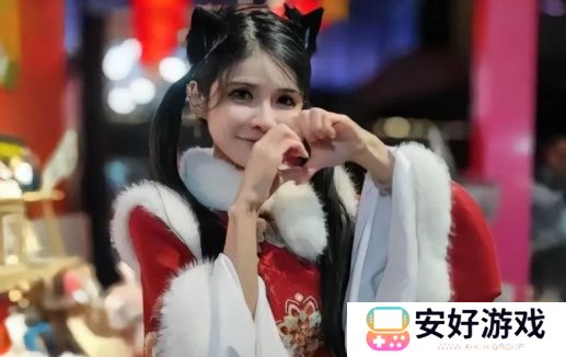 狗头萝莉元宵卖饼太火热，现场围满了人，大量粉丝称排了好久买不到