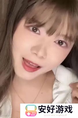 骆歆遭网友吐槽身材臃肿，直接下拉衣角自证，称自己是丰满不是肿