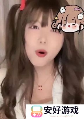 骆歆遭网友吐槽身材臃肿，直接下拉衣角自证，称自己是丰满不是肿