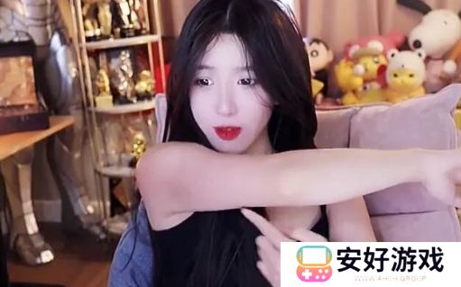 呆妹儿从泰国旅游归来，直播展示浑身伤口，称晚上睡觉都睡不好