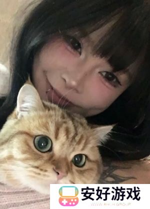 美女网红自曝躺一天就能赚钱，日收金额引热议，网友：一点不羡慕