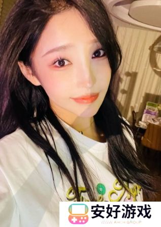 女主播喊话大哥，称给100万就退播，曾说自己不看重钱，态度变化引热议